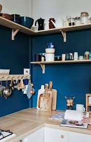 Jolie Cuisine Blanche Et Bleu Etagere Murale Ikea En Bois Clair Idee Deco Cuisine Etagere Murale Ikea Etagere Murale Cuisine