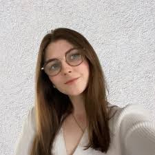 Miranda Rouse's Instagram, Twitter & Facebook