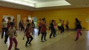Vous pourrez ensuite choisir une chorégraphie. Du Rythme Avec La Zumba