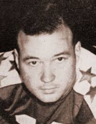 Player photos for the 1937-38 Winnipeg Monarchs at hockeydb.com