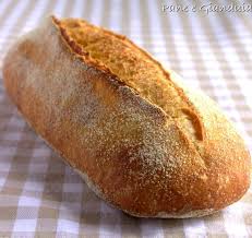 Il pane di altamura fatto in casa ,ormai famoso, è davvero uno dei prodotti locali più conosciuti della ragione e uno tra i migliori che si possa trovare in ogni panetteria. Filone Di Grano Duro Pane E Gianduia