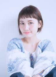 美容室 ヘアスタイル検索サイト ビューティーナビ 耳掛けウェットな大人前下がりショートボブ anti ショートボブ ボブ こども ヘアスタイル