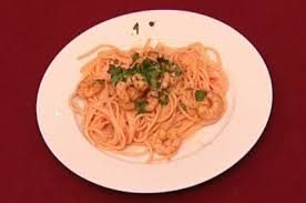Prager Lachsspaghetti Mit Riesengarnelen Rebecca Simoneit Barum Rezept Rezept Lachs Spaghetti Riesengarnelen Rezepte