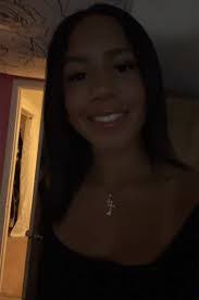 Leah Potts's Instagram, Twitter & Facebook