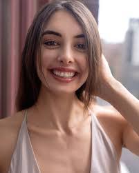 Maxine Hoover's Instagram, Twitter & Facebook