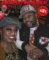 Aunties outside turning up in Kansas City