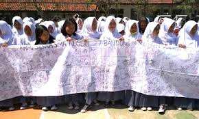 Riwayatorganisasi riwayatpekerjaan dpc perhimpunan kebangsaan : Elemen Sman 27 Bela Kepsek Jabar Ekspres Online