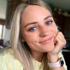 Marissa Oswald's Instagram, Twitter & Facebook