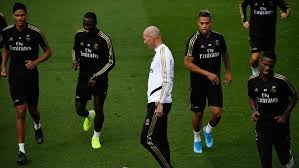 The full 2017/2018 real madrid squad including latest real madrid player roster numbers, videos, players stats and real madrid transfers in 2021/2022. Real Madrid Odriozola Mariano And Rodrygo Left Out Of Real Madrid Squad To Face Sevilla Marca In English