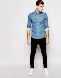 1001 Idees Tatouage Rose Comment Porter Une Chemise En Jean Comme Ca Tenue Decontractee Pour Homme Styles De Mode Pour Hommes Tenue Homme