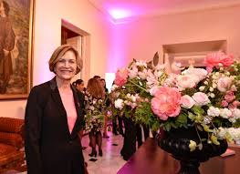 La gran sorpresa de la noche será la aparición de michelle, con quien evelyn matthei tendrá su además, mentiras verdaderas tendrá hoy al cuarto entrevistado dentro del ciclo conmemorativo 40. Evelyn Matthei Hoy Es El Dia Internacional De La Lucha Facebook
