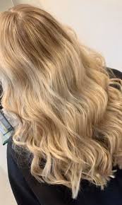 You don't always need to see a curly specialist. Curly Hair Haircompany Westerwald