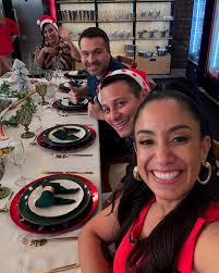 Hoy es un día especial , un día de amor , unión y de gratitud. Hoy  celebramos el nacimiento de nuestro señor Jesús y tengo tanto que  agradecerle. Entre tantas cosas está