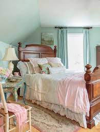 Antique farmhouse offers multiple sales events that include furniture, design lines, décor and art products at incredible savings focused around industrial decor, farmhouse decor, shabby chic, industrial vintage and vintage reproductions. Shabby Chic Vintage Style Bedroom Romantic Country Magazine Arredamento Arredamento Casa Case