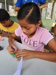 Compartimos más fotos del taller de matemáticas divertidas con origami que  realizamos hoy en el Centro Comunitario de Nueva Luz #2 en Burunga a un  grupo de niños de 3 a 13