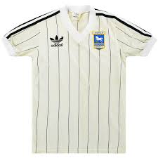 Anfangs wurden so spiele gegen andere abteilungen der lyr (lancashire and yorkshire railway) oder andere eisenbahnfirmen abgehalten. Ipswich Town 1983 84 Auswarts Trikot