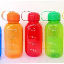 Cara membersihkan botol air sesuai jenisnya. 9 Cara Mudah Hilangkan Bau Tidak Sedap Pada Botol Minum Atau Tumbler Bukareview