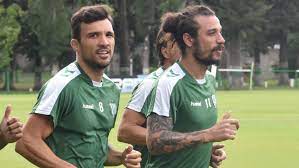 Hace cuatro meses, daniel osvaldo decidió dejar el rock por un rato y volvió a jugar al fútbol profesionalmente. Dani Osvaldo Gives Football Another Chance With Banfield Marca In English