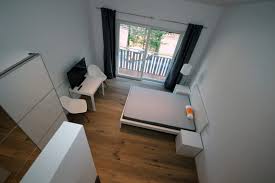 Die wohnung befindet sich im erdgeschoss einer kleinen wohnanlage mit nur 5 wohneinheiten, die 1995 erbaut wurde und sich in einem sehr guten zustand befindet. Mitarbeiterwohnungen Mideinand