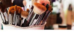 It can comfortably hold up to 48 paintbrushes. 27 Makeup Brush Holder And Organizer Ideas L Oreal Paris