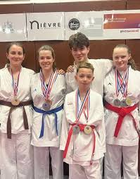 Pluie de médailles pour l'école de karaté