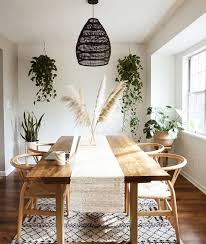 Idee Decoration Interieure Maison Salle A Manger Tendance Et Moderne Cocooning Ton In 2020 Dining Room Table Decor Minimalist Dining Room Table Minimalist Dining Room