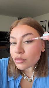 Die Stürmerin Louise Trapp spielt beim FC Viktoria 1889 Berlin und erzählt  euch von ihren größten Erfolgen, ihrer Vorstellung von Beauty und zeigt  euch ihr Must-have Beauty-Produkt. Zum Schluss hat Louise noch