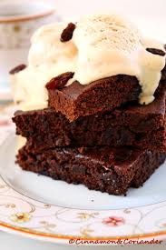 Die rosinen waschen, abtrocknen und etwas in mehl wenden, damit sie im kuchen nicht absinken. Naughty Spiced Coffee Banana Rum Raisin Cake Bars
