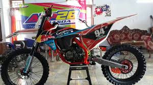 Kehebatan turing jelajah dengan motorsport 2tak ninja krr. Merubah Ninja R Menjadi Motocross Trail Youtube