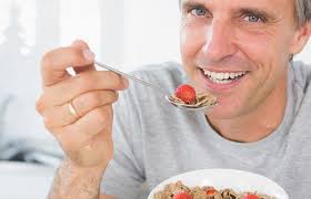 Possono diventare un disturbo piuttosto fastidioso, ma preferire alcuni alimenti e provare ad evitare determinati cibi può essere d'aiuto. Dieta Per Emorroidi Cosa Mangiare Educazione Nutrizionale Grana Padano