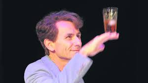 Premiere von „Schimmernder Dunst über Cobycounty“ am Theater Bremen