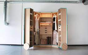 Einen kleiderschrank in einem kleinen raum unterzubringen, kann durchaus schon mal zu einer herausforderung werden. Walk In Closet Fur Kleine Raume Schoner Wohnen