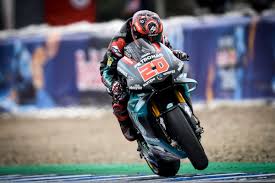Il sabato di quartararo è quasi finito in un disastro quando è caduto rovinosamente alla curva 14 © gold and goose / motorsport images caduta di fabio quartararo, petronas yamaha srt. Fabio Quartararo Petronas Yamaha Srt Takes Pole Beats Marquez Record As Youngest To Do So India In F1