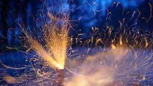 In der vergangenen woche war bereits für die stadt papenburg eine ausgangssperre angeordnet worden. Silvester In Niedersachsen Junge Manner Verletzten Sich Schwer Bei Explosion Gottingen