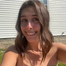 Lindsey Parkhurst's Instagram, Twitter & Facebook