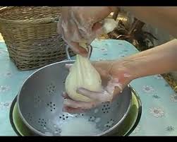 Acheter en ligne du fromage en france, on compte plus de 350 fromages à travers nos régions. Fabrication Du Fromage De Femme Video Dailymotion