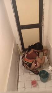 Aunty toilet pee - video 2 - ThisVid.com