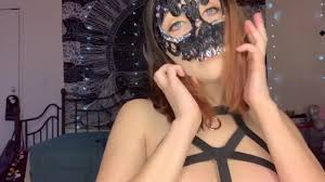 ニッキー・ハンツマンとセクシーな青い目をした仮面いじめ