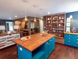 World renowned chef gordon ramsay puts aspiring young chefs through rigorous cooking challenges and dinner services at his restaurant in hollywood, hell's kitchen. America S Most Desperate Kitchens Diy