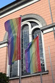 Die verwendung durch eine reihe nicht kooperativer. Darum Haben Die Wuppertaler Katholiken Regenbogenflaggen Gehisst