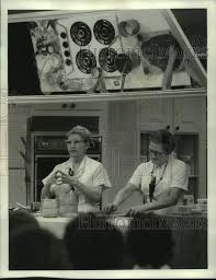 1977 Press Photo Fudge Demonstration at the New York State Fair Foods  Building