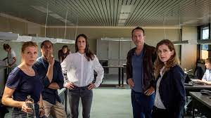 Stolz und freudestrahlend nimmt julia grosz von ihrer vorgesetzten kriminaldirektorin reetz die neuen. Tatort Folge 1164 Macht Der Familie Tatort Fans