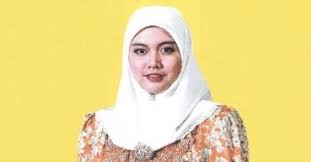 Kali ini warisan permaisuri akan membawakan kisah seorang permaisuri yang berasal dari golongan kebanyakan.kisah seorang gadis. Warisan Raja Permaisuri Melayu Yam Permaisuri Hajah Siti Aishah Abdul Rahman
