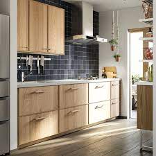 Du fait de sa modularité, le système de cuisine metod s'installe aisément et vous donne d'innombrables possibilités de configuration. Cuisines Metod Finition Ekestad Chene Ikea Facade Cuisine Ikea Facade Cuisine Cuisine Ikea