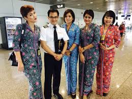 Airlines love a look that is both simple and put together, and many enjoy something a little more airlines worldwide have countless different uniforms for their flight attendants, from skirts, dresses. Colors Of Mas Flight Attendant Uniform Malaysia Airlines Airline Uniforms