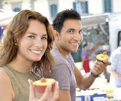 Sieben kochbücher hat er geschrieben und machte immer wieder mit fernsehauftritten werbung für das fleischlose leben. Interview Mit Attila Hildmann Dimitria Nacos Deutschland Is S T Vegan