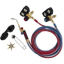 J'ai hérité d'un poste à soudure autogéne 1 bouteille oxygene et 1 bouteille kyréne. Tuyau Jumele Oxygene Acetylene 6 3 X 12 Mm