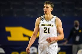 He played college basketball for the michigan wolverines. Tjbwvj6 Umv8m
