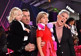Pink has spoken about why she chose to call her daughter willow. Pink S Daughter Willow Shaves Dad Carey Hart S Head During Quarantine Plus More News Gallery Wonderwall Com
