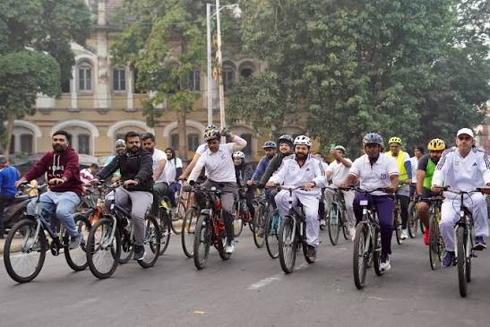 Vadodara pedalled together for fitness & Swachhata 💪🚴‍♀️ Highlights from  the 55th #SundaysOnCycle with Swachhta Senanis. Graced by presence of our  Special Guest Hon'ble MP Dr. Hemang Joshi, joined by Fit India